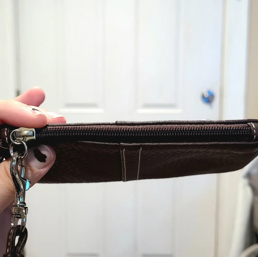 Coach wristlet - Picture 3 of 4